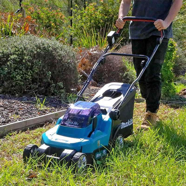 Rasenmäher DLM382Z 38 cm 2x18V – leistungsstark und präzise