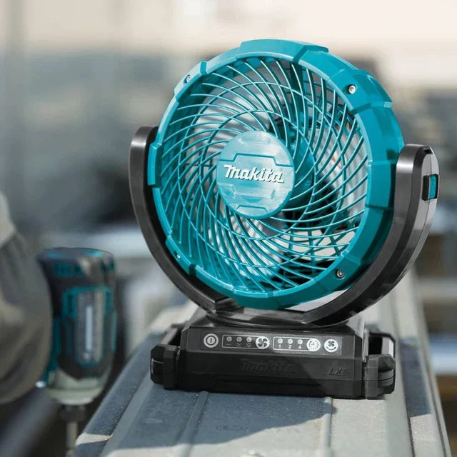 530 W – ideal für präzises und sauberes Arbeiten. Seitlich angebrachter Griff für bessere Kontrolle. 6-stufiger Geschwindigkeitsregler. Sperrtaste für Dauerbetrieb. Ergonomischer Softgrip-Griff für optimalen Halt